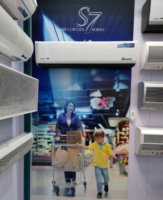 Tirai pintu pemisah udara di luar ruangan